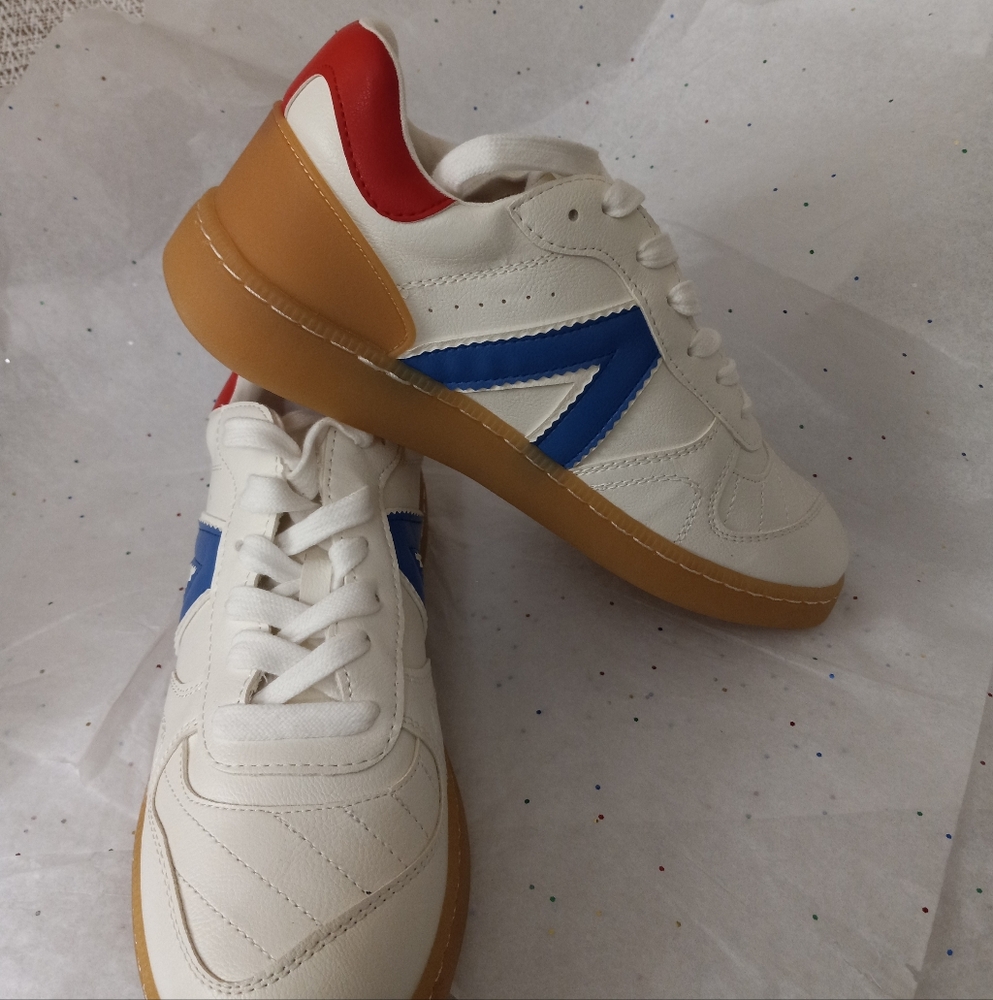 White Sneakers with Blue and Red Accents - Picture 2 of 4